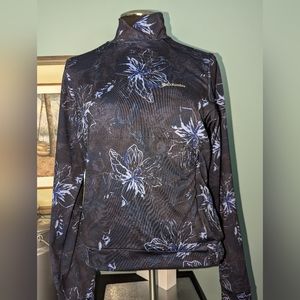 Columbia weekend adventure pullover, size medium, nocturnal aurelian print